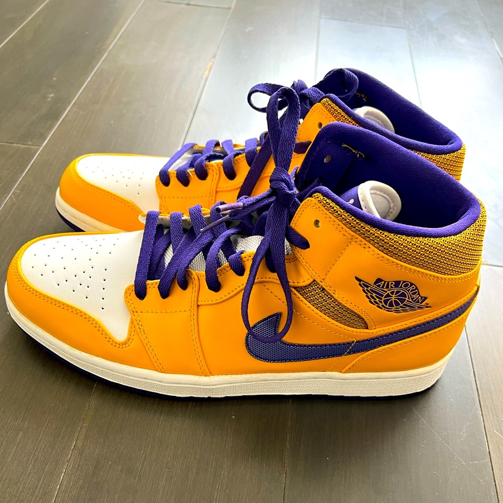 Jordan 1 Mid “Lakers” 2012 *Brand New Condition*